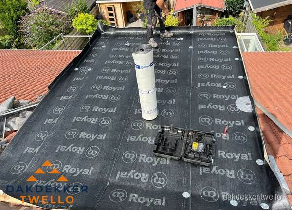Dakrenovatie met Royal onderdak op plat dak in Twello Dakrenovatie met Royal onderdak op plat dak in Twello